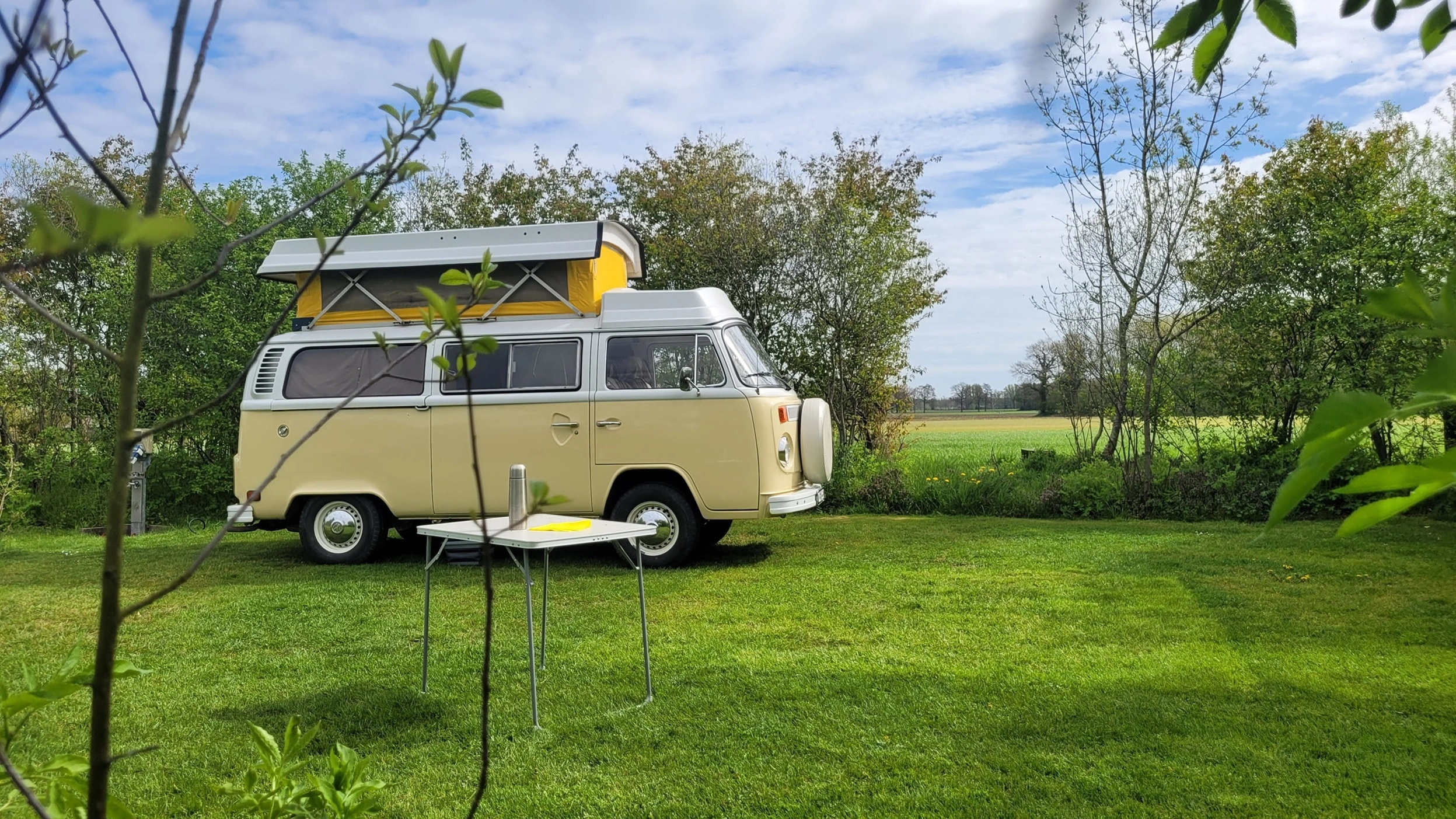 Bijzonder busje op de Camping