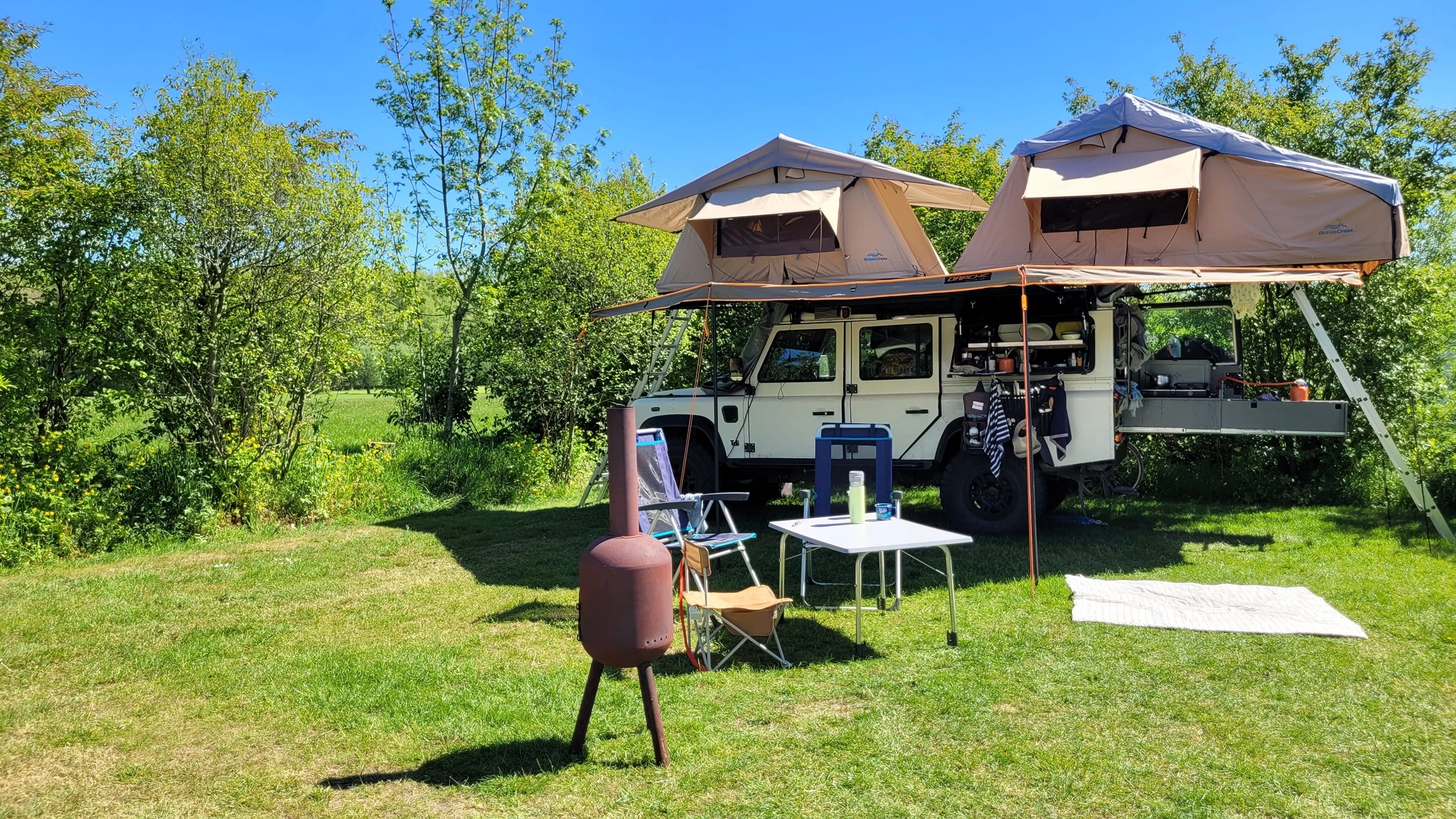Auto met daktent Camping Schoneveld